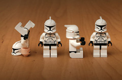 "Figurines en LEGO de soldats clones de l'univers Star Wars"