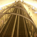 "Vue de rails de la ligne 14 du metro parisien, en station"